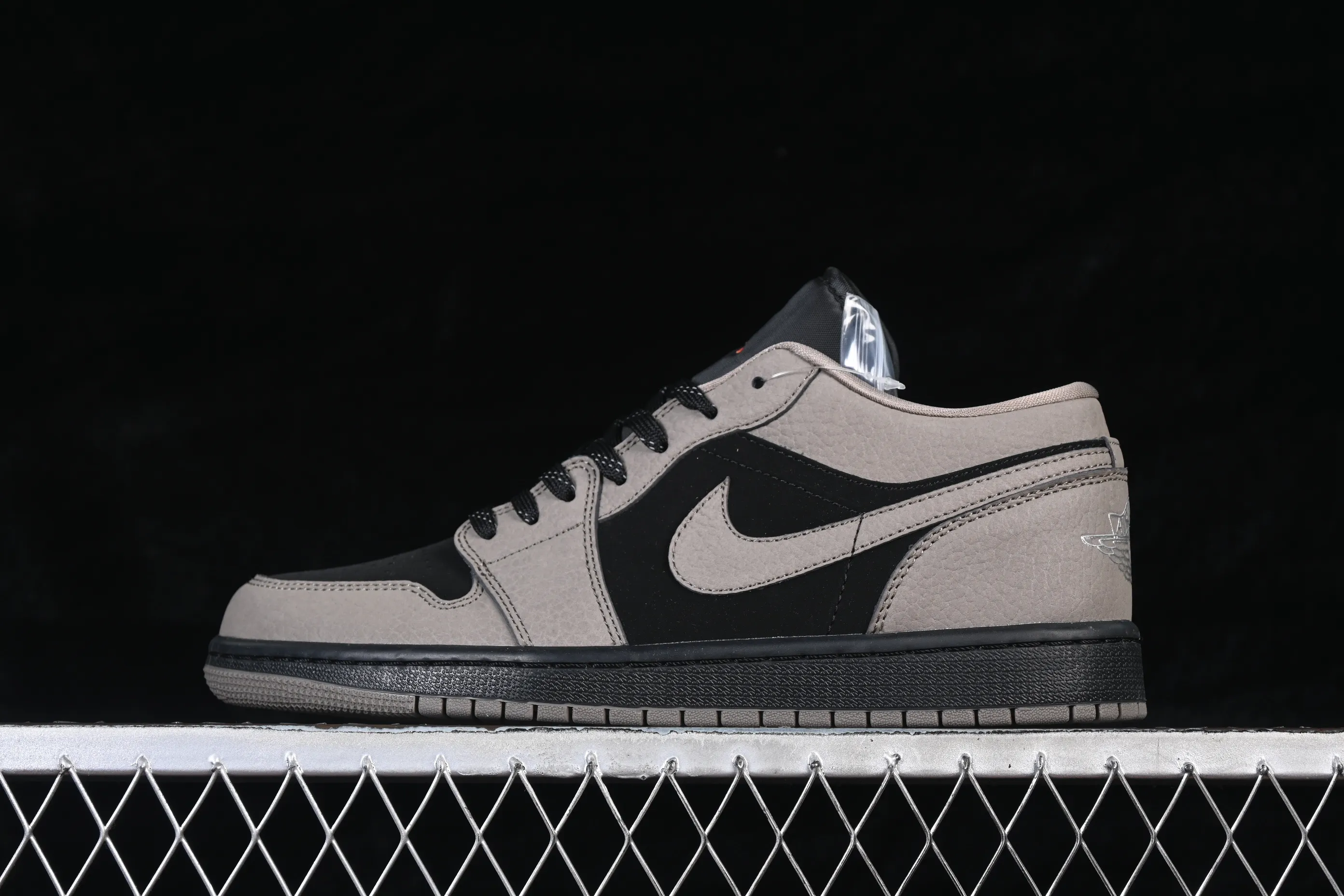 All Categories Air Jordan Jordan Series Basketball Shoes Air Jordan 1 Low Air Jordan 1 Low AJ1 Joe 1 Milk Tea Mocha Low State Cultural Casual Shoes IB7109-005